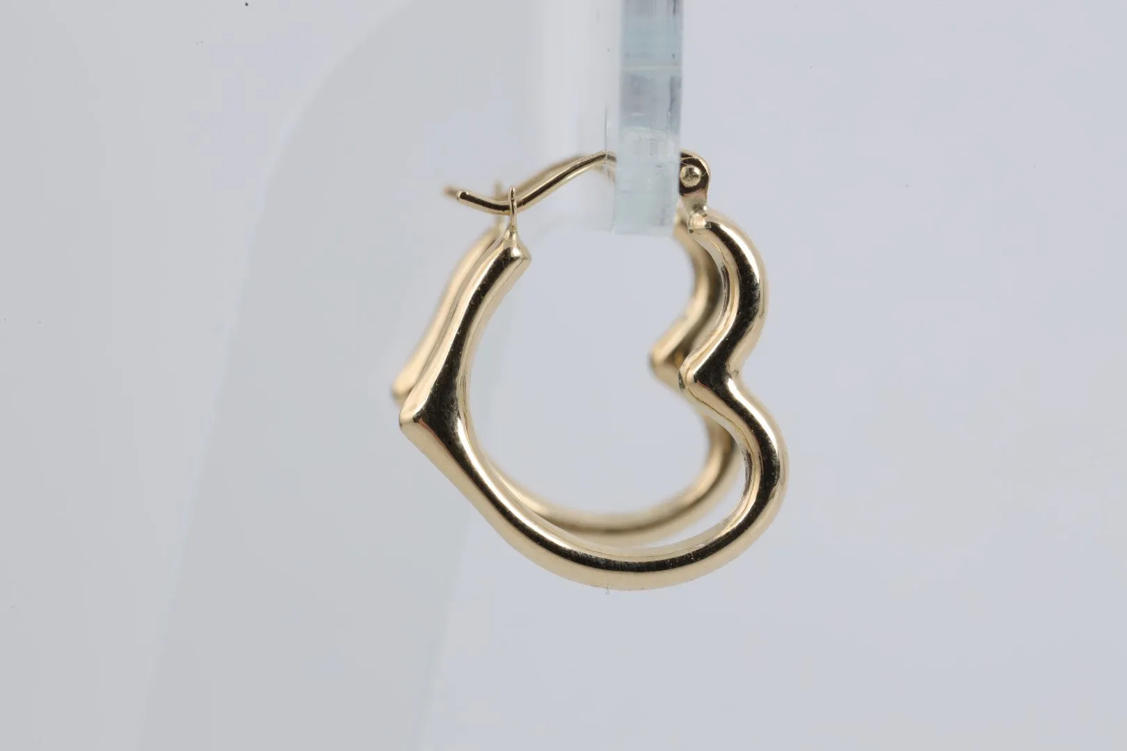 14k Yellow Gold Heart Hoop Earrings (0.80g.)