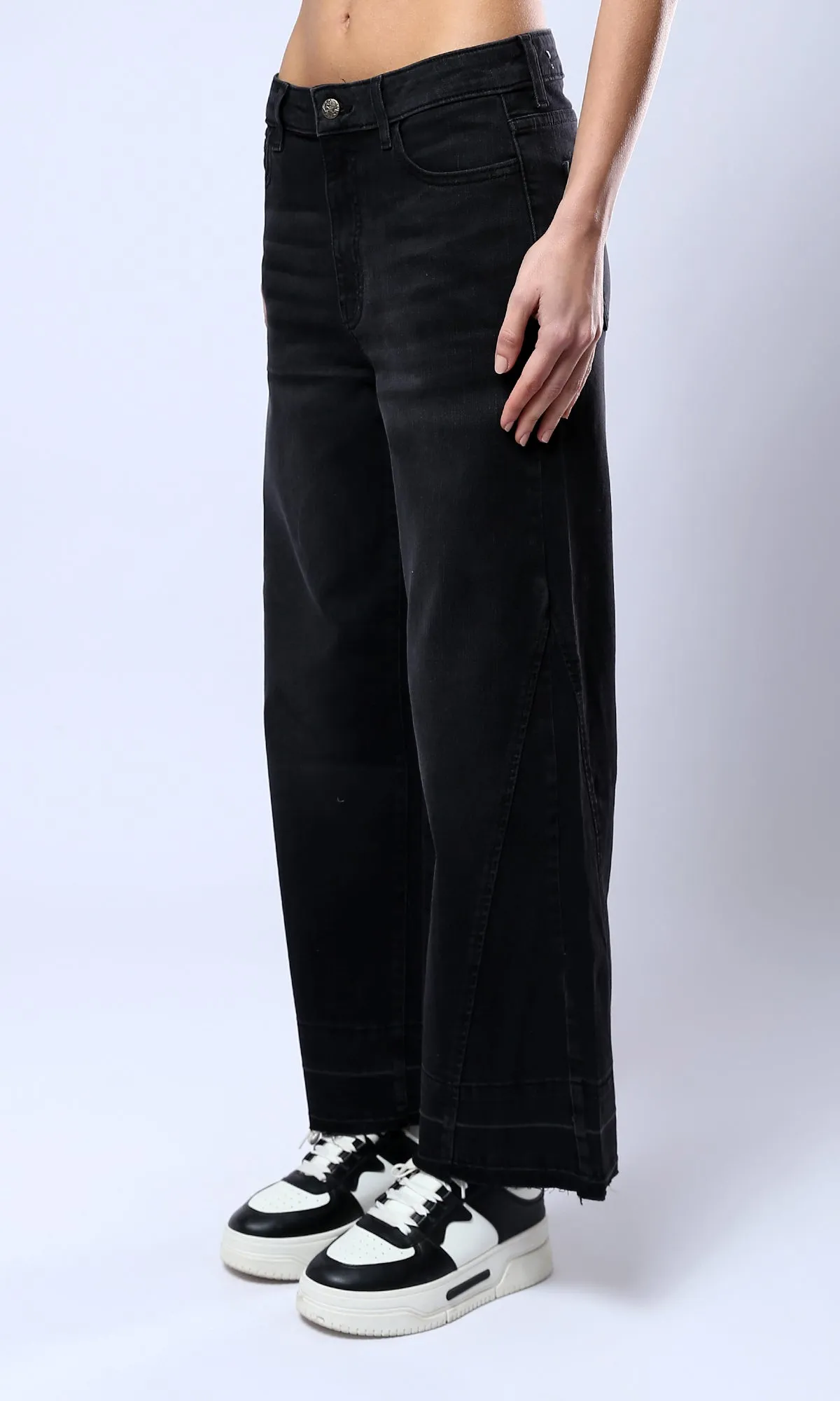 O182220 Solid Black Wide-Leg Jeans With Front Wash