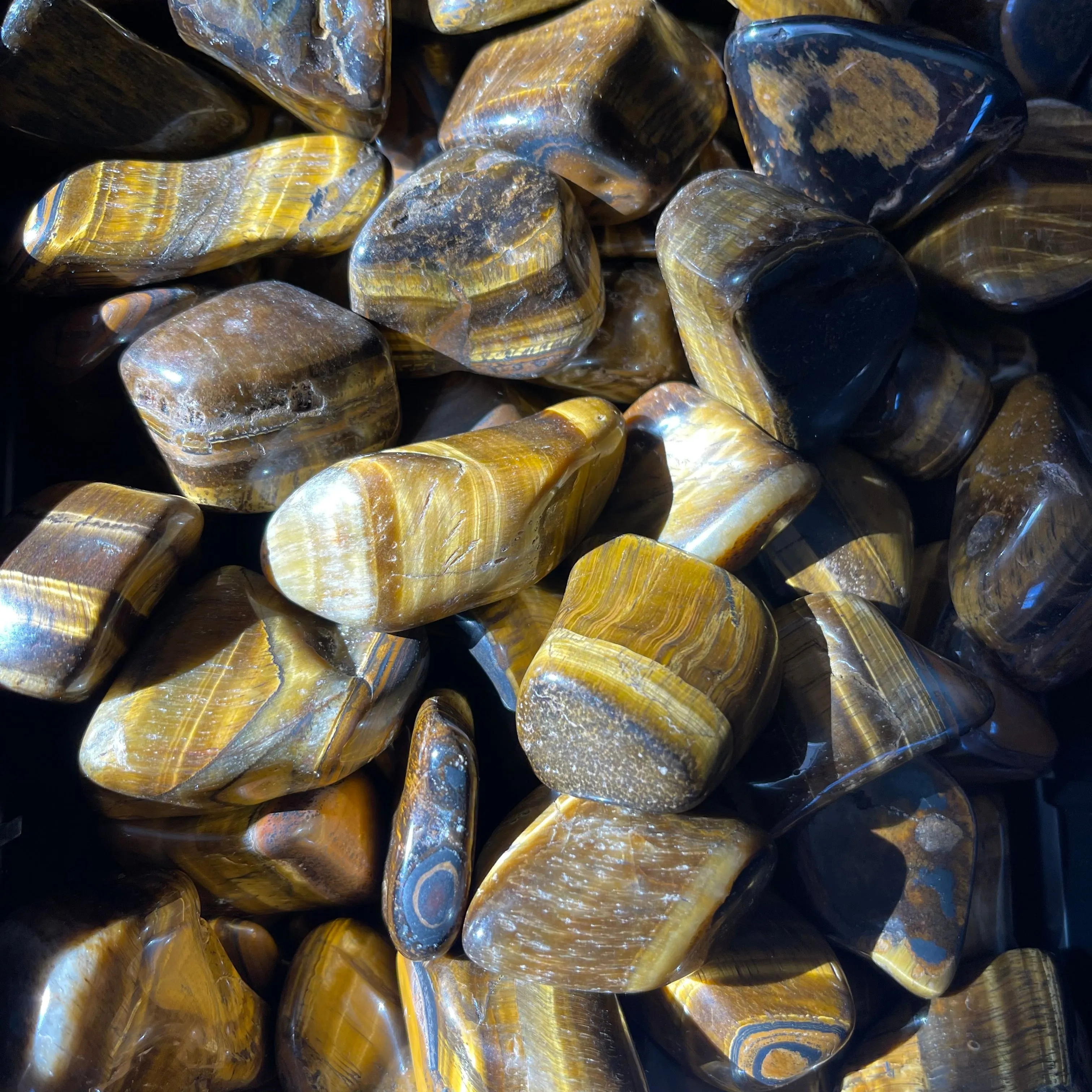 Tumbled Natural Tigers Eye Crystal